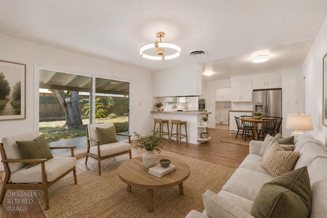 2707 Warwick Ln, Modesto, CA 95350