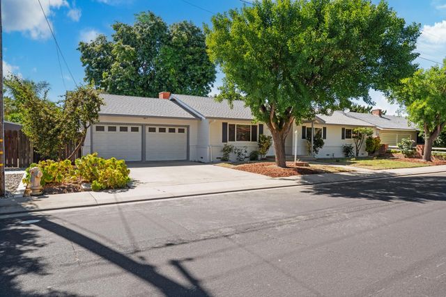 2707 Warwick Ln, Modesto, CA 95350