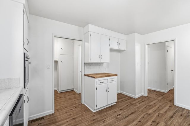 2707 Warwick Ln, Modesto, CA 95350