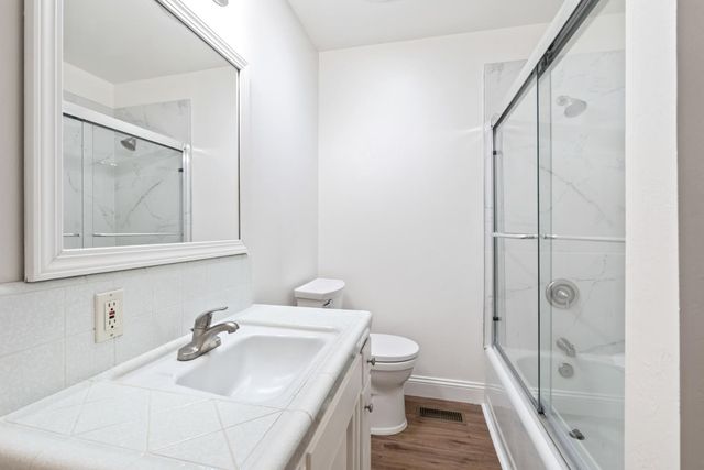 2707 Warwick Ln, Modesto, CA 95350