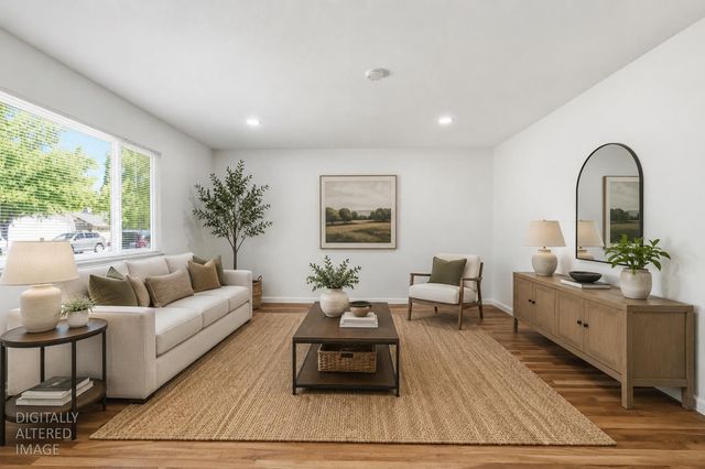 2707 Warwick Ln, Modesto, CA 95350