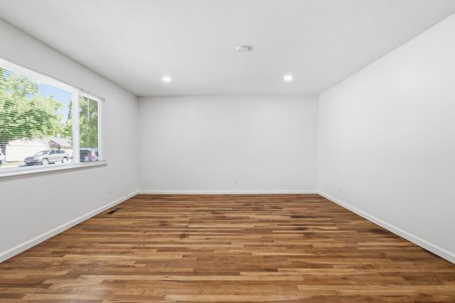 2707 Warwick Ln, Modesto, CA 95350
