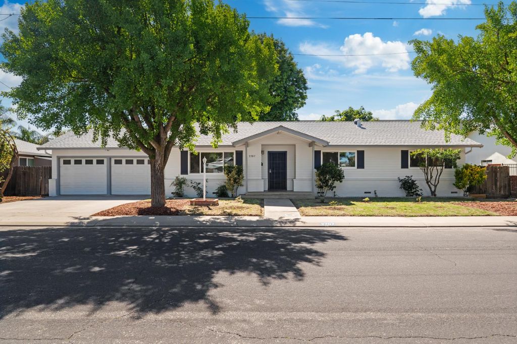 2707 Warwick Ln, Modesto, CA 95350