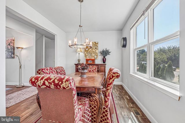 311 SAINT MARY ST, Burlington, NJ 08016