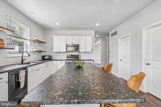 311 SAINT MARY ST, Burlington, NJ 08016