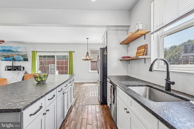 311 SAINT MARY ST, Burlington, NJ 08016