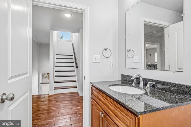 311 SAINT MARY ST, Burlington, NJ 08016