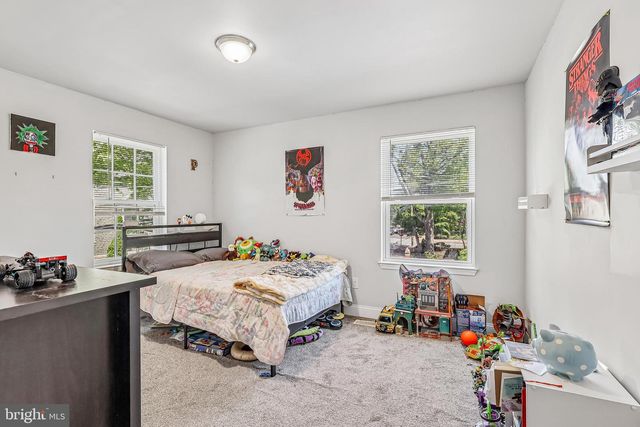 311 SAINT MARY ST, Burlington, NJ 08016