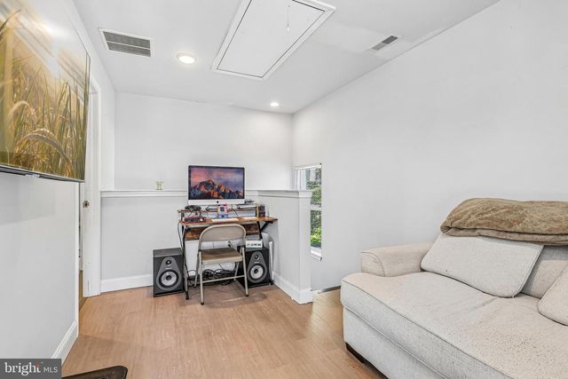 311 SAINT MARY ST, Burlington, NJ 08016