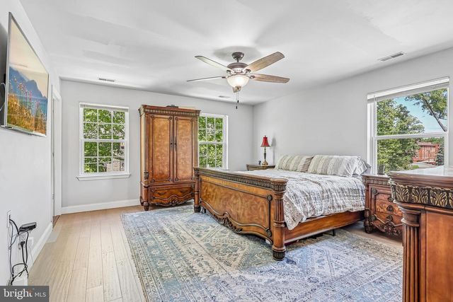311 SAINT MARY ST, Burlington, NJ 08016