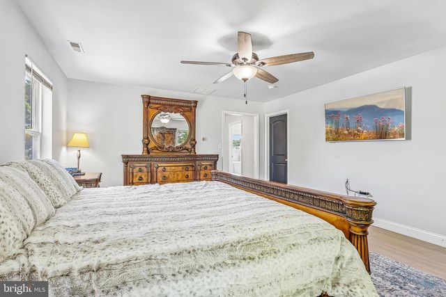 311 SAINT MARY ST, Burlington, NJ 08016