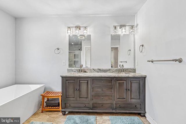 311 SAINT MARY ST, Burlington, NJ 08016