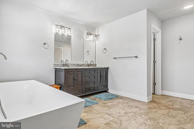 311 SAINT MARY ST, Burlington, NJ 08016