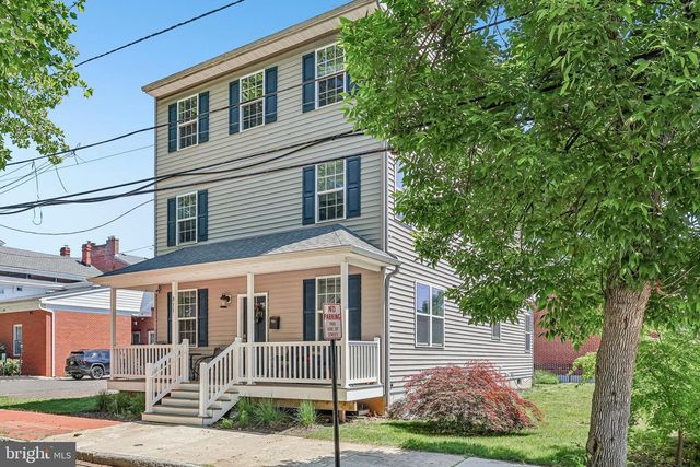 311 SAINT MARY ST, Burlington, NJ 08016
