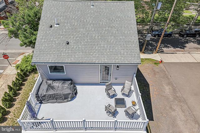 311 SAINT MARY ST, Burlington, NJ 08016