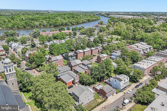 311 SAINT MARY ST, Burlington, NJ 08016