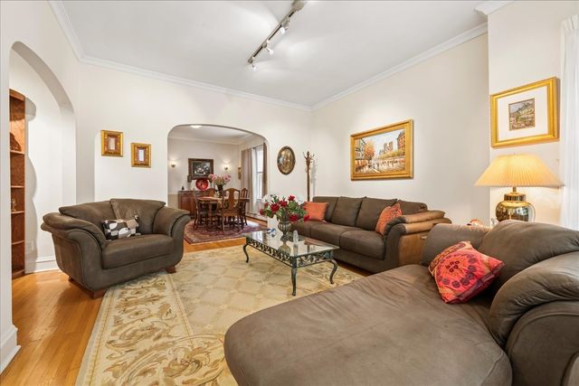 5725 N SACRAMENTO Avenue, Chicago, IL 60659