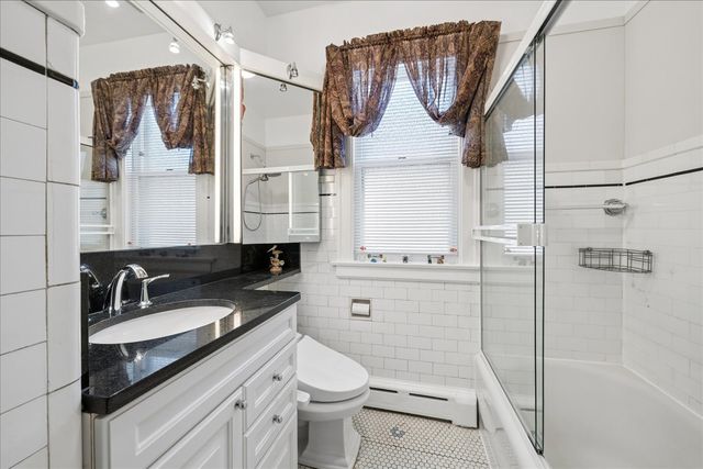 5725 N SACRAMENTO Avenue, Chicago, IL 60659