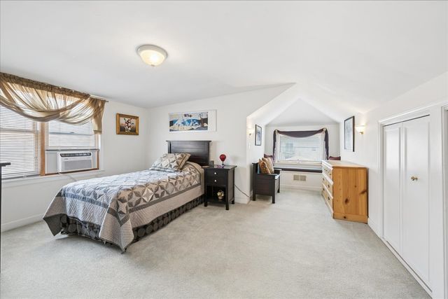 5725 N SACRAMENTO Avenue, Chicago, IL 60659