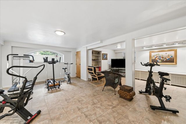 5725 N SACRAMENTO Avenue, Chicago, IL 60659