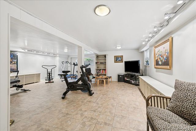 5725 N SACRAMENTO Avenue, Chicago, IL 60659