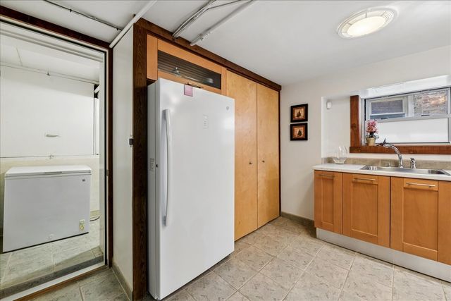 5725 N SACRAMENTO Avenue, Chicago, IL 60659