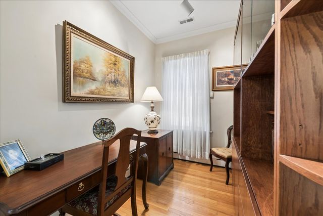 5725 N SACRAMENTO Avenue, Chicago, IL 60659