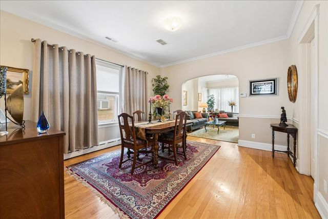 5725 N SACRAMENTO Avenue, Chicago, IL 60659