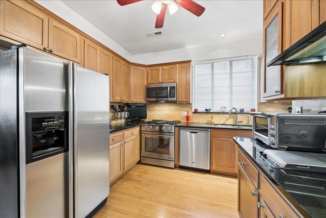 5725 N SACRAMENTO Avenue, Chicago, IL 60659
