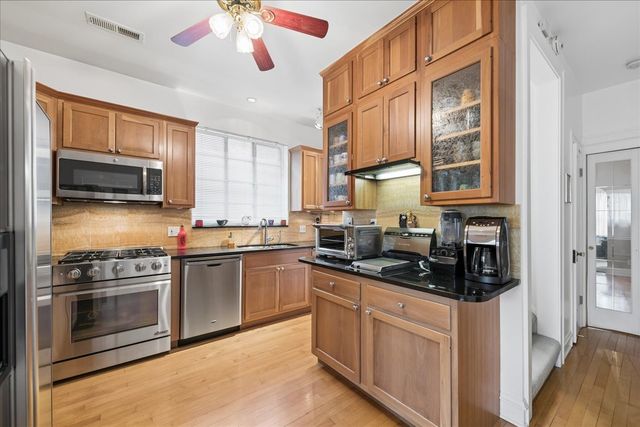 5725 N SACRAMENTO Avenue, Chicago, IL 60659