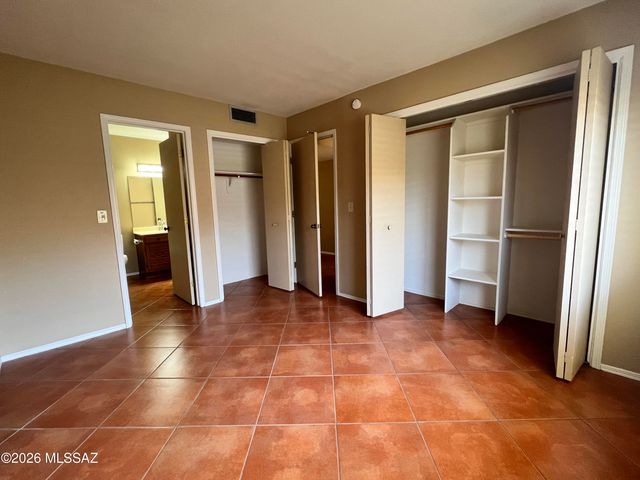 10117 E Arizmo Street, Tucson, AZ 85748