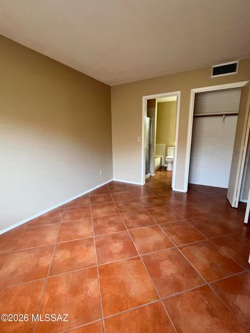 10117 E Arizmo Street, Tucson, AZ 85748