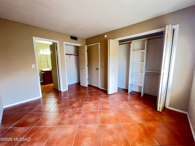 10117 E Arizmo Street, Tucson, AZ 85748