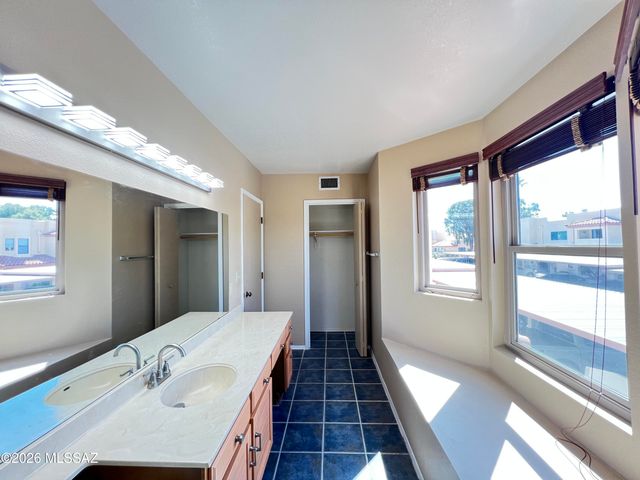 10117 E Arizmo Street, Tucson, AZ 85748
