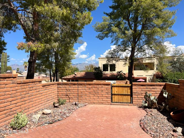 10117 E Arizmo Street, Tucson, AZ 85748