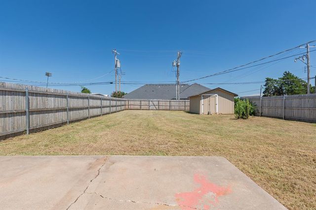1105 N McKinley Avenue, Shawnee, OK 74801