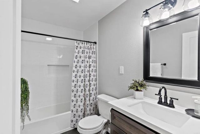 3822 Enero Court, San Diego, CA 92154