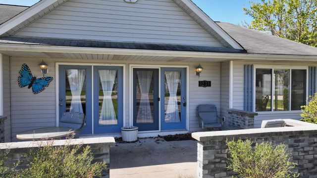 1239 Clubhouse Drive, Lake Isabella, MI 48893