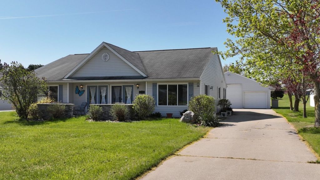 1239 Clubhouse Drive, Lake Isabella, MI 48893