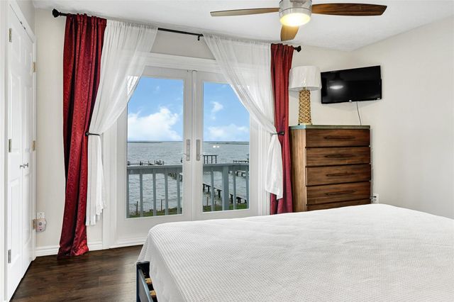 1547 John Street, Dickinson, TX 77539