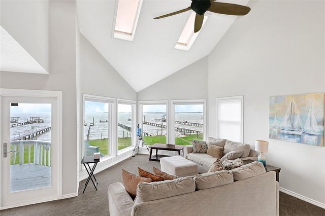 1547 John Street, Dickinson, TX 77539