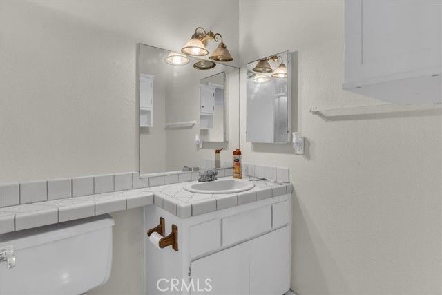 13806 Red Hill, Victorville, CA 92395