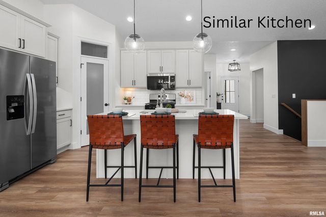 4718 WILLOW Circle, Davenport, IA 52806