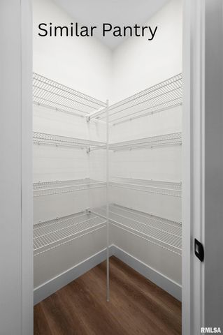 4718 WILLOW Circle, Davenport, IA 52806