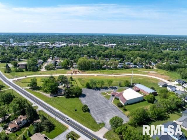 4718 WILLOW Circle, Davenport, IA 52806