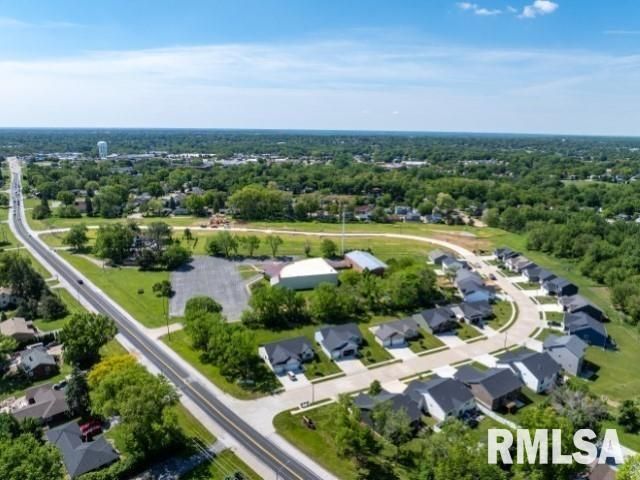 4718 WILLOW Circle, Davenport, IA 52806