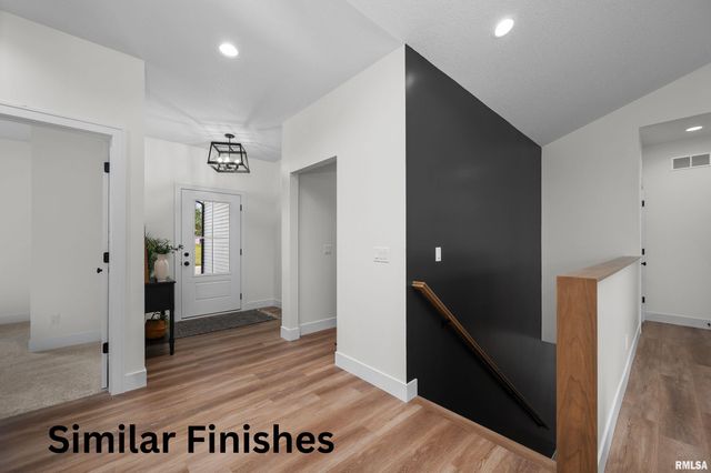 4718 WILLOW Circle, Davenport, IA 52806