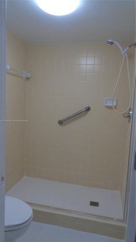 6085 N Sabal Palm Boulevard 204, Tamarac, FL 33319