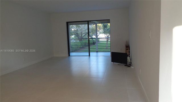 6085 N Sabal Palm Boulevard 204, Tamarac, FL 33319
