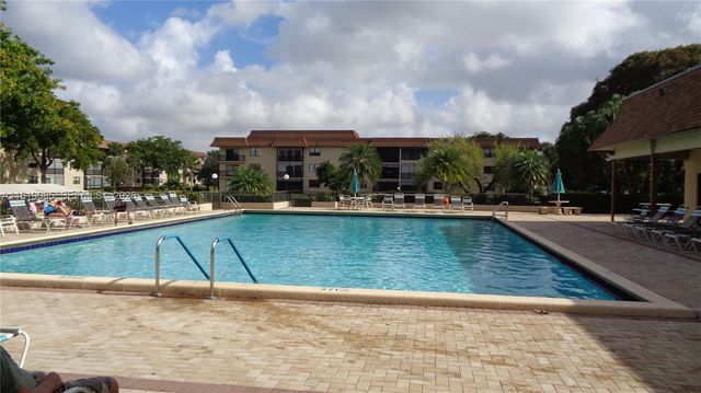 6085 N Sabal Palm Boulevard 204, Tamarac, FL 33319
